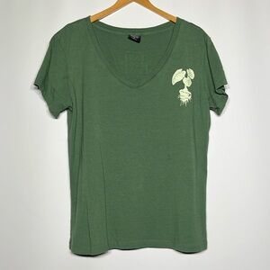 NWOT spun bamboo green T-shirt with taro